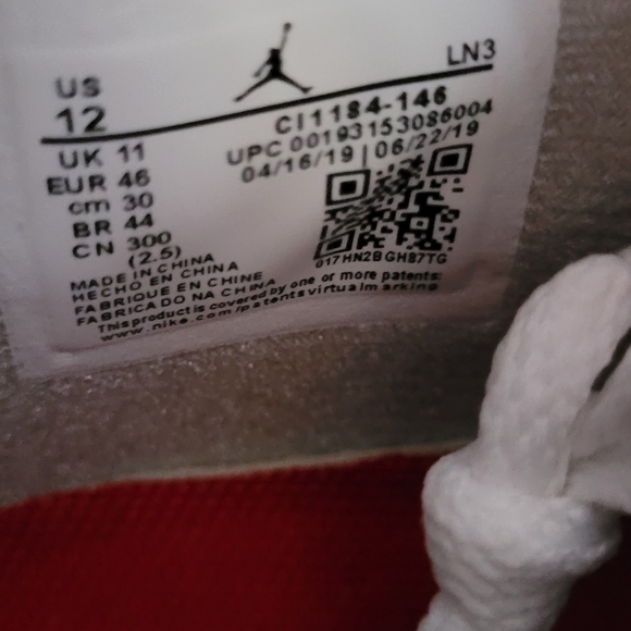 Jordan what the - Picture 3 of 6